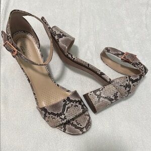 Collection B Gray Heels with Sophisticated Design